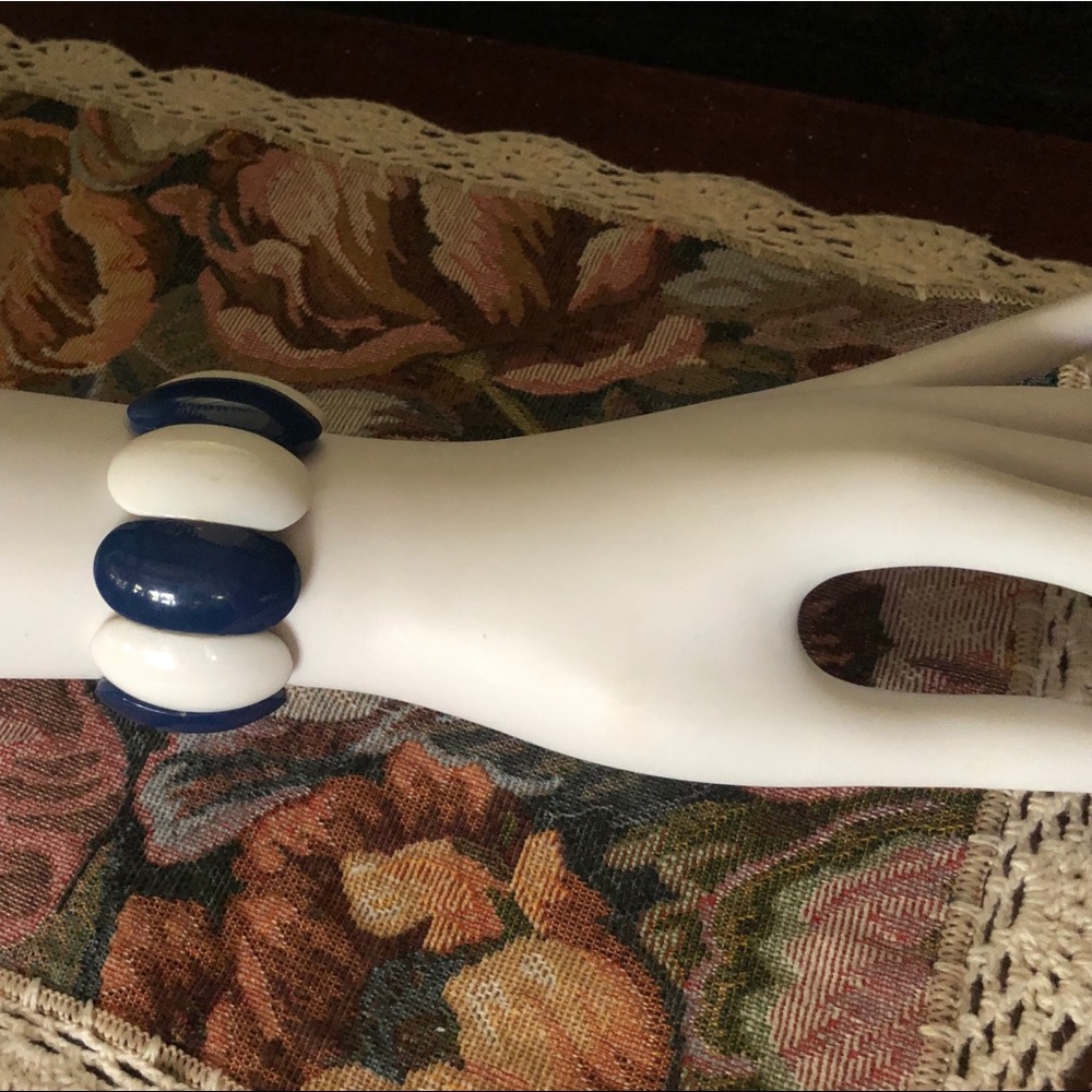 Handcrafted Stretch LG Bead Bracelet